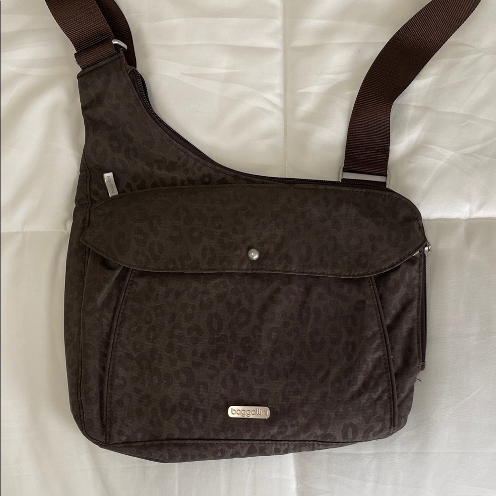 Baggallini Brown Leopard Messenger Bag